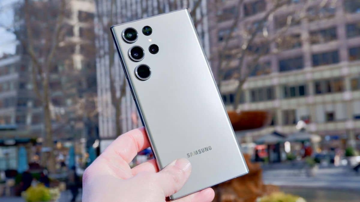 কম দামে বড় পর্দার নতুন ফাইভ-জি স্মার্টফোন বাজারে